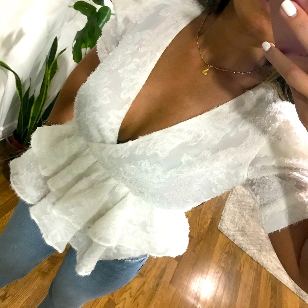 White puffer sleeve blouse
